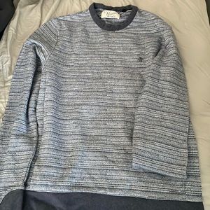 Cool knitted penguin sweater blue shades